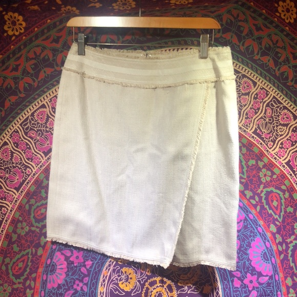 Ann Taylor beige two piece linen suit. - Picture 3 of 4